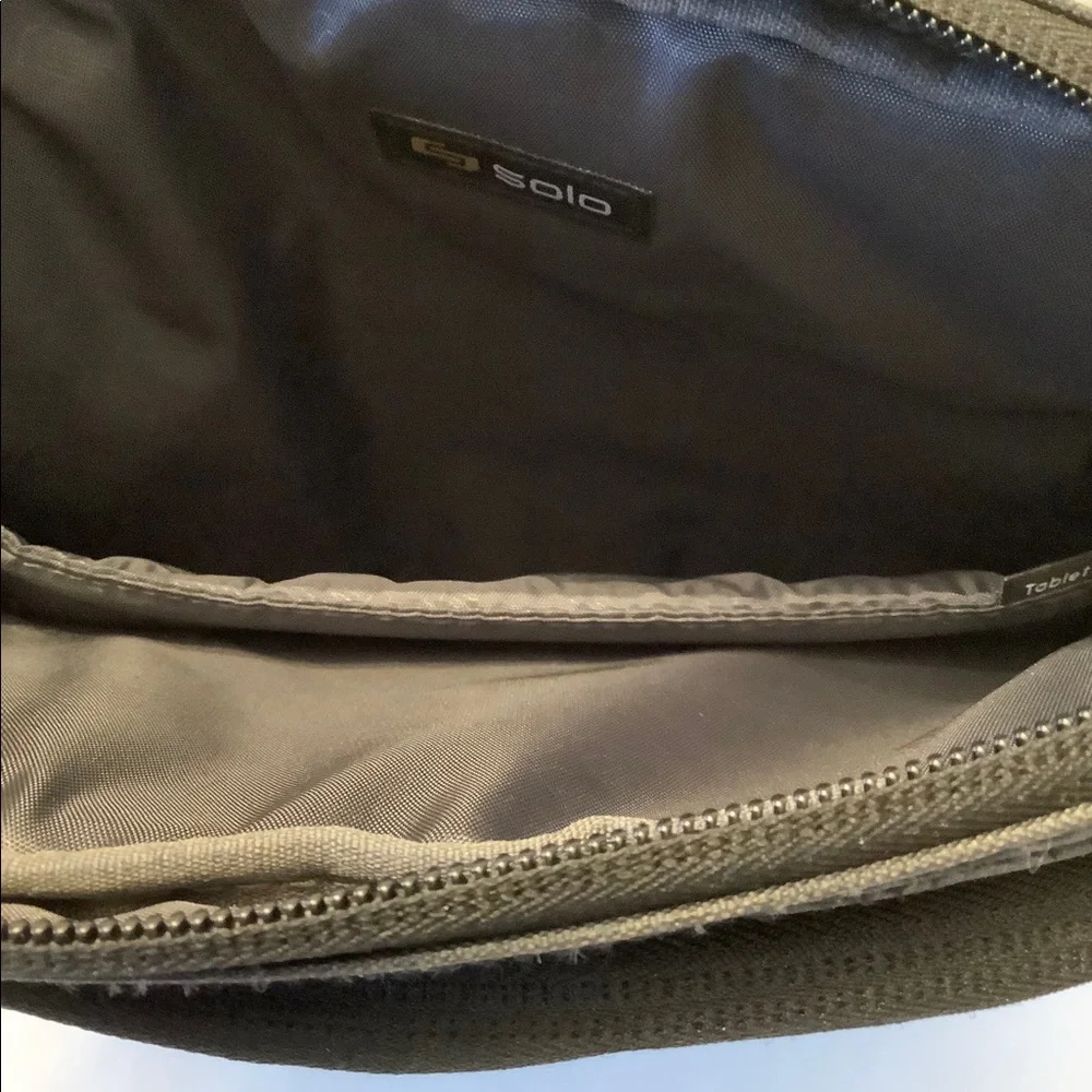 Solo 13.5” Urban Universal 11-inch Tablet Sling Bag